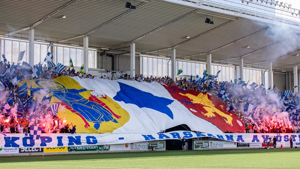 Tifo och bengaler på Bilbörsen arena.