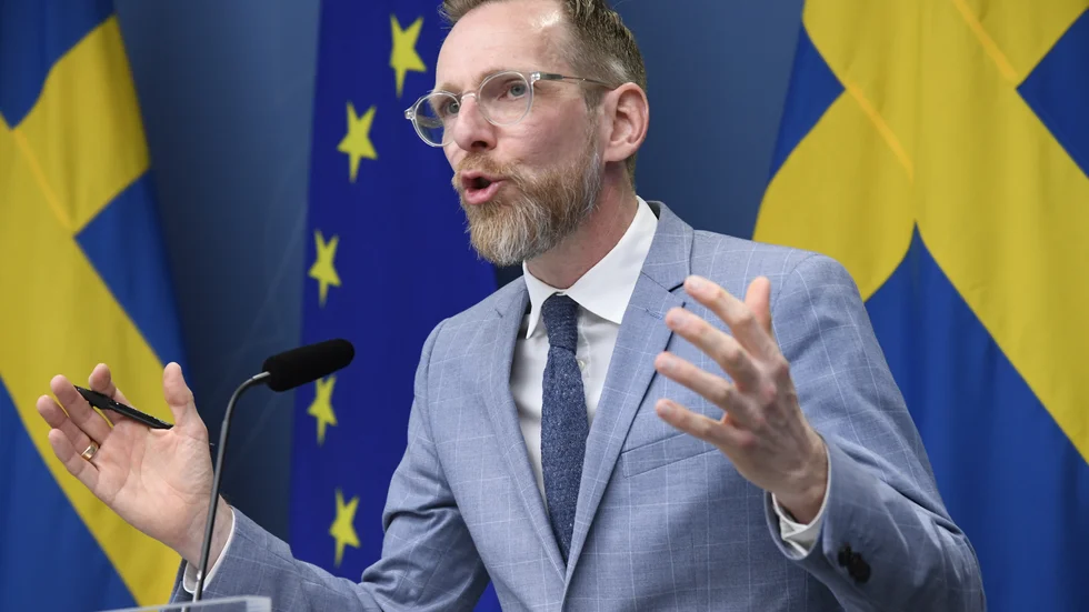 Det är angeläget att undersöka hur skärmtid och digitala medier påverkar hälsan hos unga, säger socialminister Jakob Forssmed (KD) när Folkhälsomyndigheten får uppdraget att ta reda på detta.