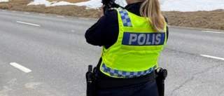 Två fick böter – färdades utan hjälm • Fordon hade körförbud