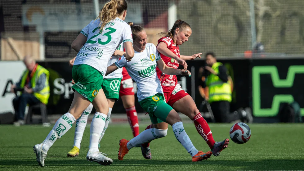 Olivia Holm i ett av de två mötena med Hammarby.