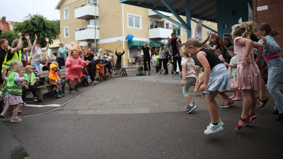 "Nu vill vi att alla ska ställa sig upp och dansa!"