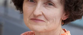Från en bakgatas slitna fasader