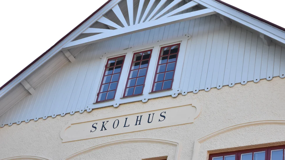 Veta skola uppfördes 1908. 2023 utsågs byggnaden till Mjölby kommuns vackraste av Correns läsare.