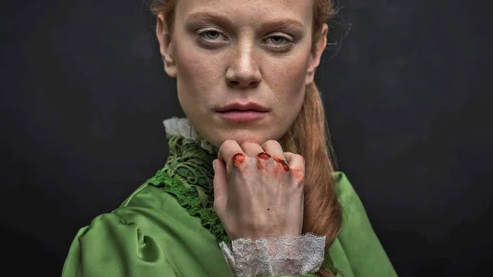 TIll luleå. Electra Hallman som Hedda Gabler i Henrik Ibsens pjäs som Dramaten ger i Luleå i maj.