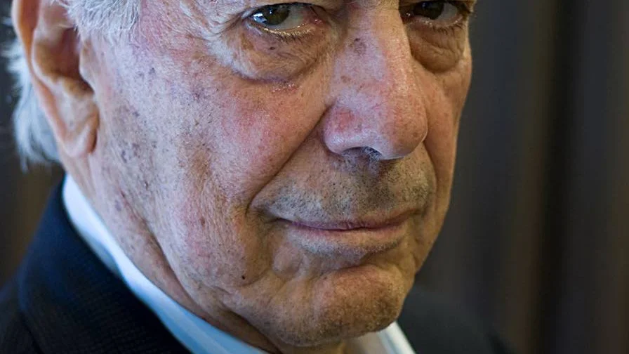 Överkontruktion. Mario Vargas Llosas roman "En peruansk affär" är en litterär överkonstruktion med erotiska klichéer, menar Kurirens recensent.
