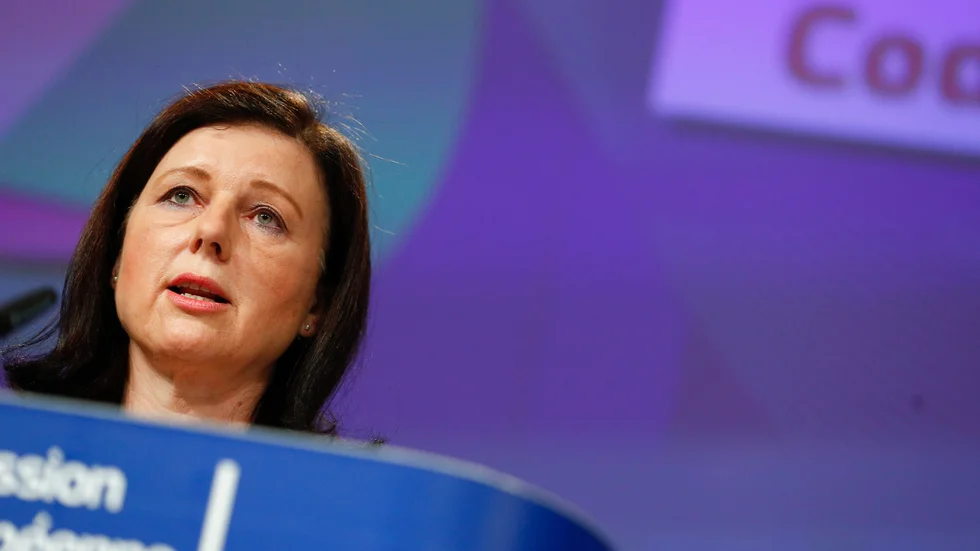 Vêra Jourová är vice ordförande i EU-kommissionen. Strax före midsommar var hon en av huvudtalarna när den svenska regeringen arrangerade ett möte om rättsstaten och demokratin. 