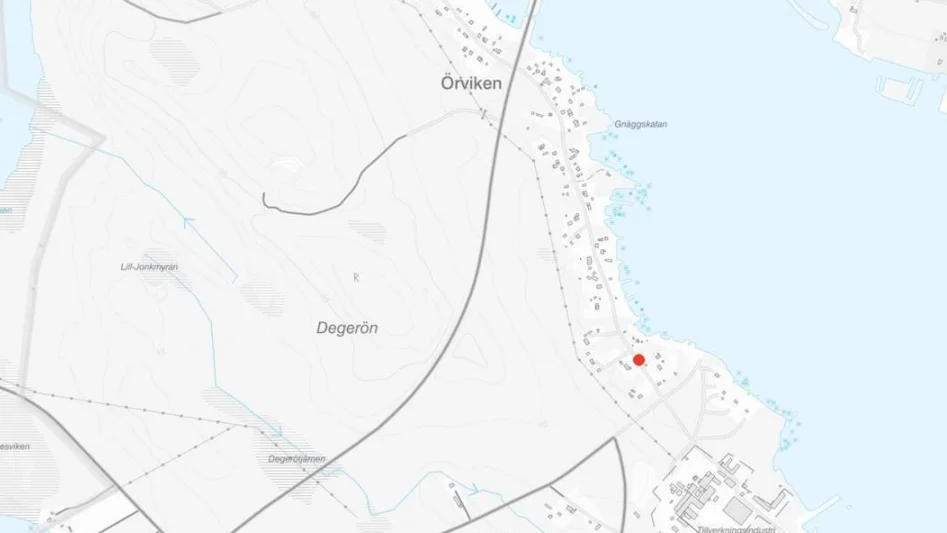 Degerövägen is closed by the red mark shown on the map.
