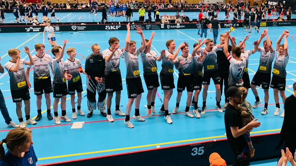 KIB:s herrjuniorer gick obesegrade genom cupen och vann.