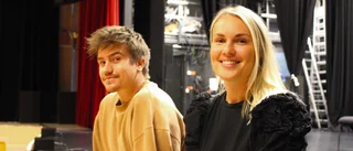 Lovisa och Gabriel tävlar med knasig sång i revy-SM