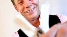 <7GT_Bildrubrik>Succé. </7GT_Bildrubrik>Nu väntar det stora genombrottet för Jens Leveaus innovation Zlideon. Han har skrivit kontrakt med tv-shopföretaget TV-Goods Inc. som säljer över hela världen.
