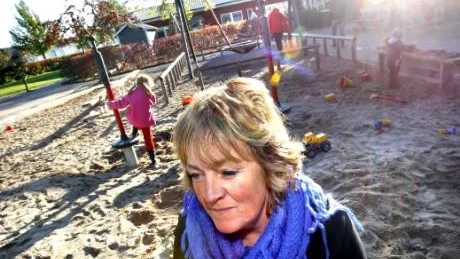 Oroad för barnen. Barn- och utbildningsnämnden ska spara stort och förskoleassistent Elisabeth Folkerud på förskolan Kabyssen i Visby befrar att neddragningar ska leda till större barngrupper på förskolorna.foto: tommy söderlund