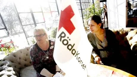 RÖDA KORSET. På Gotland har arbetet och insamlingarna inte drabbats negativt att den debatt som varit kring Röda Korset, säger ordförande Katarina Struwe-Orleifson och Bahare Haghshenas som är ledamot i centralstyrelsen.
