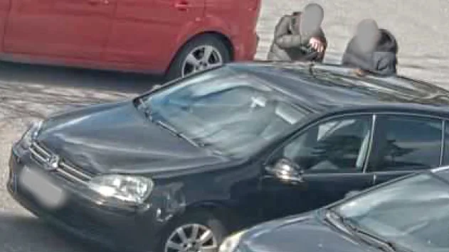 Den nu misstänkte 40-åringen tillsammans med den redan dömda huvudmannen vid den bil på parkeringsplatsen i Hultsfred där ligan förvarade knark som var klart att sälja inom kort.