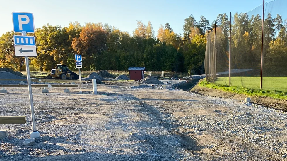 Idrottsvägen nedanför golfklubbens driving range är ännu i sin linda.