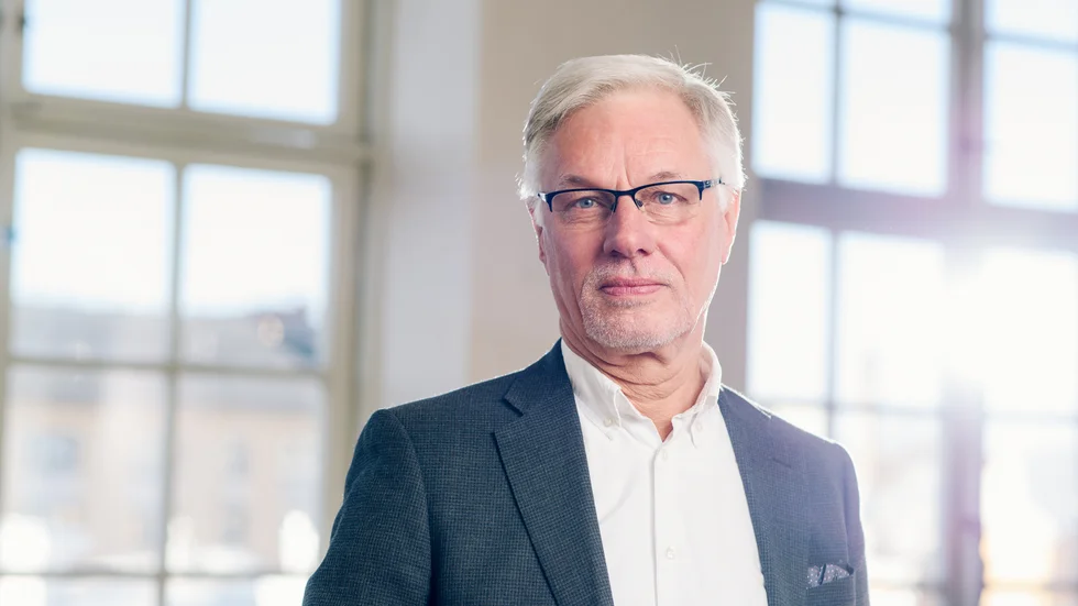 Ordföranden i Scenkonst Öst, Lars Hagman (L), berättar att flera har dragit tillbaka sina ansökningar till jobbet som vd efter kulturbråket i Norrköping.