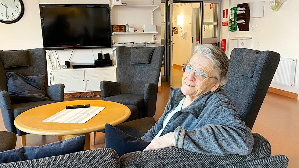 Vanja Eriksson bor på Liljegårdens omvårdnadsboende i Örsundsbro och såg gärna att det fanns fler TV-kanaler på boendets TV. En sportkanal saknar både hon och flera av de andra kunderna som bor där.