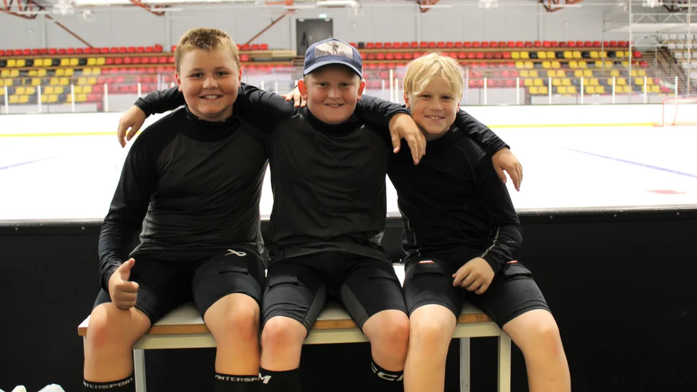 Elvaåringarna Melker Andersson, Olle Sverre och Arvid Westerback är taggade på hockeysäsong.