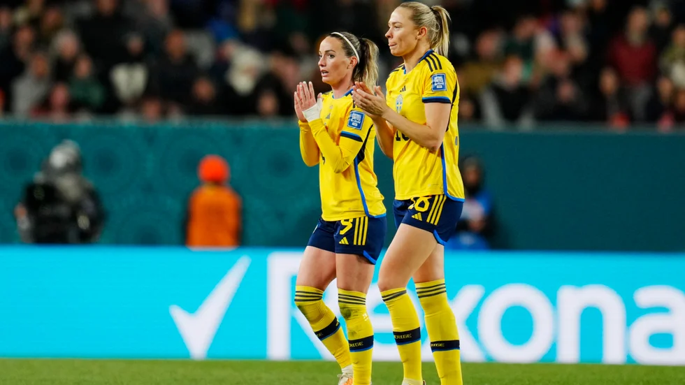 Kosovare Asllani och Fridolina Rolfö kom båda ut från kvartsfinalvinsten i fotbolls-VM med varsitt lindat knä. Arkivbild.
