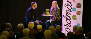 Succéförfattaren Stina Jackson känner sig som en utböling