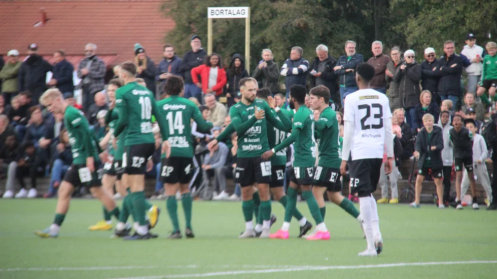 Haris Bajramovic firar efter ett av de tre målen han stod för på Fanna IP under lördagens derby.