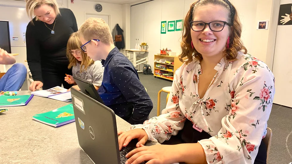 "Förr kunde man bli mobbad för att man gick i särskolan. Nu slipper man det", säger Elvira Jonsson, 14 år.