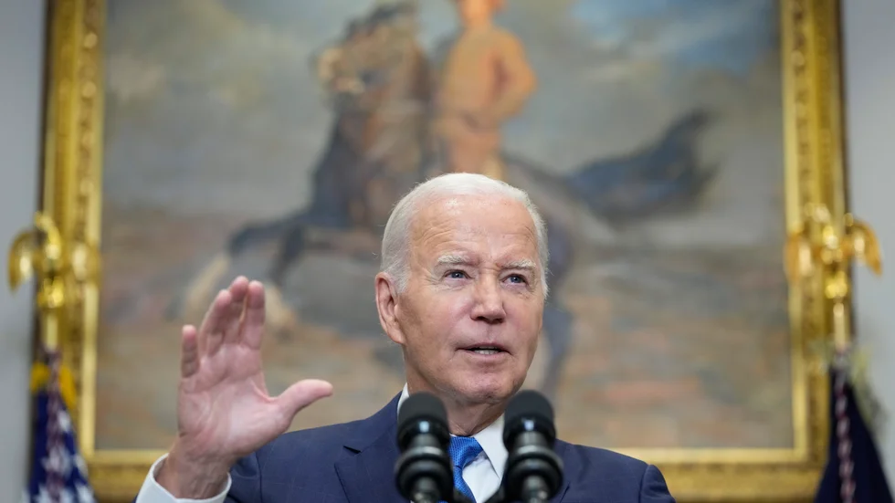 USA:s president Joe Biden talar i Vita huset under fredagen.