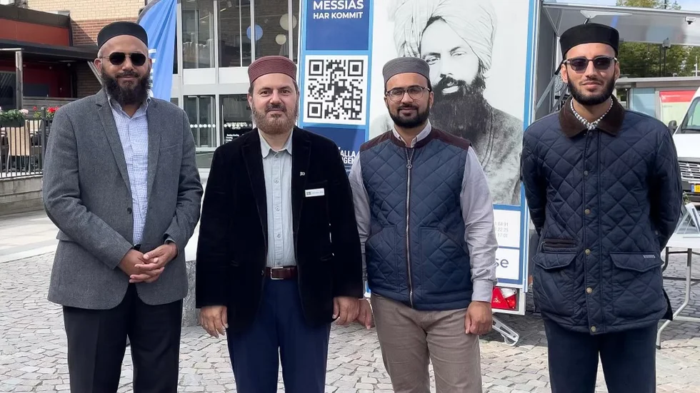 Imamer på turné. Från vänster till höger:

Rizwan Afzal, Agha Yahya Khan, Kashif Virk och Musab Rashid.