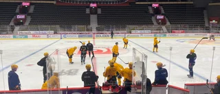 Skrattfest på träningen – nyförvärvet missade klädkoden