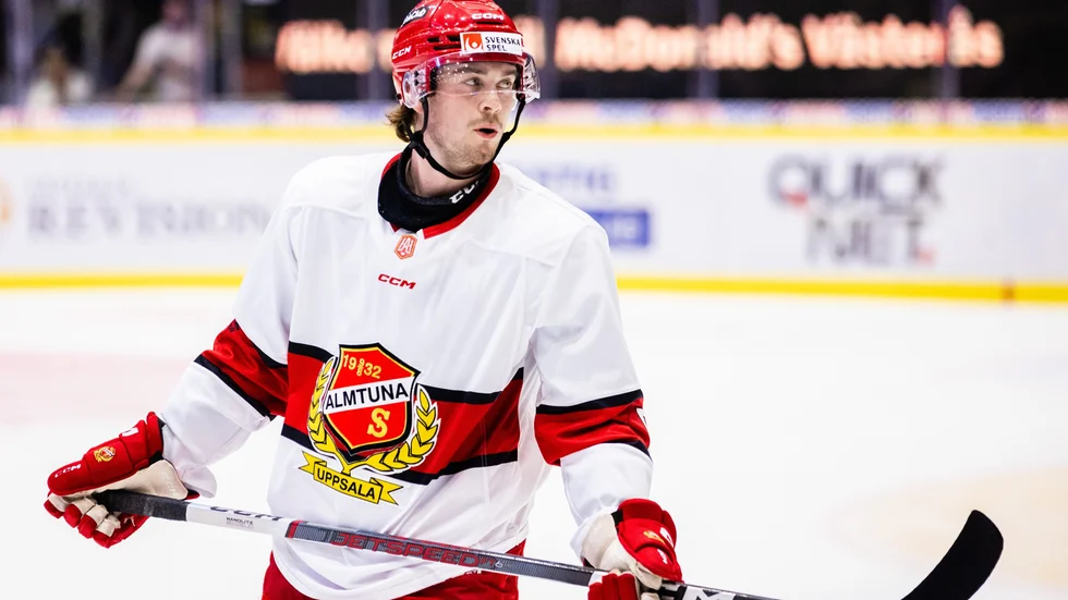 Kalle Eriksson och Almtuna har åkt till Värmland för match mot Karlskoga.