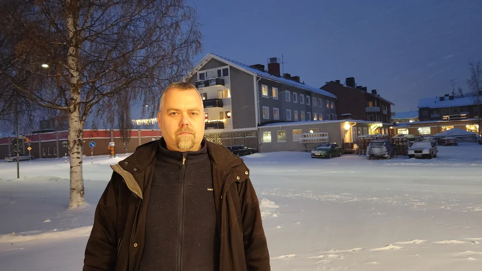 Peter Lundberg (KD) tyckte det behövdes nyans under debatten när det pratades om att Älvsbyalliansens öppenhet och han berättade att Socialdemokraterna velat mörka den arbetsrättsliga utredningen. Det uttalandet stod han för även under tisdagen.
