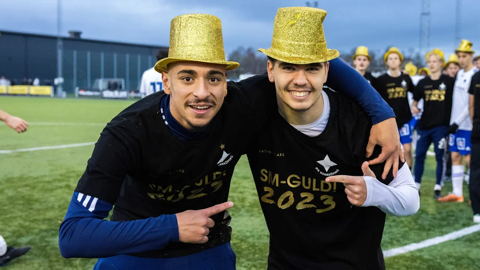 Moutaz Neffati tillsammans med  Sammi Sulejmanovski efter SM-guldet med P19.