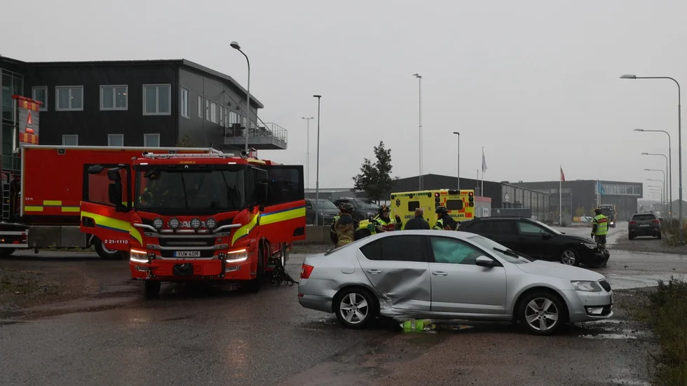 Totalt fyra personer uppges vara drabbade i olyckan. 