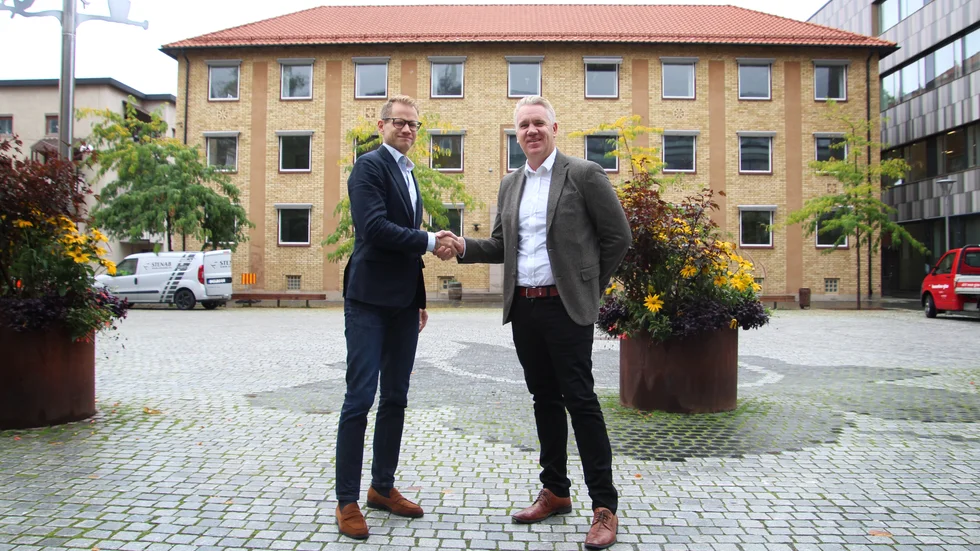 Daniel Andersson, Lundbergs Fastigheter, och Johan Edlund, Sigma Technology, är överens. Polishuset som blev Näringslivets hus ska nu bli Sigmahuset. Sigmas flytt blir kort, från Ågatan 7 till Ågatan 9.