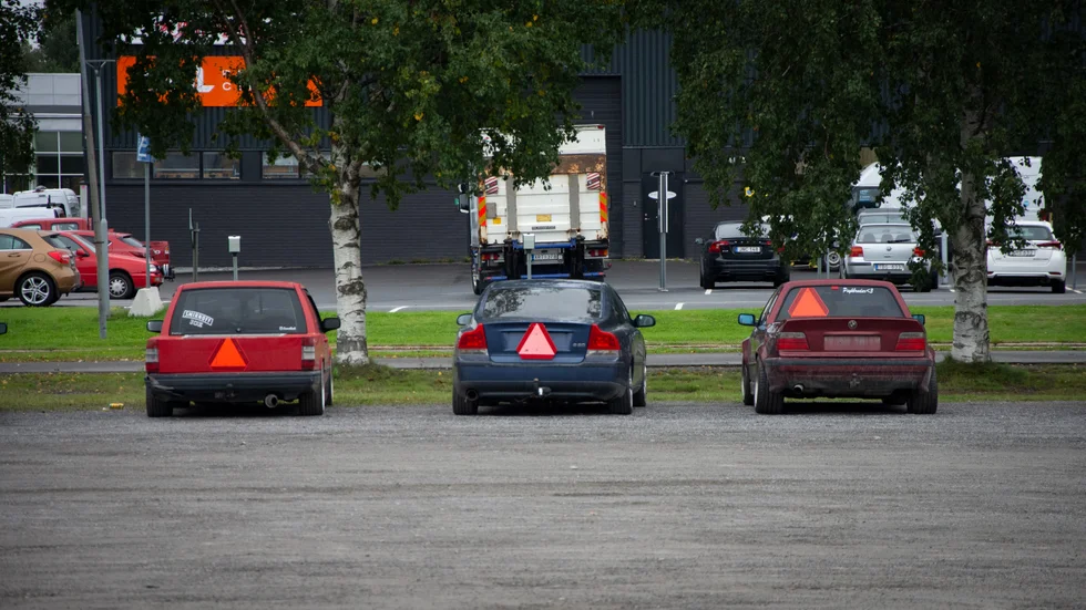 "Att höja åldersgränsen för att få köra A-traktor skulle därför begränsa ungdomars frihet. För att bevara landsbygdsungdomars rörlighet är det viktigt att vi erkänner och skyddar A-traktorer", skriver Charlie Weimers och Niklas Sarri (SD). (Arkivbild)
