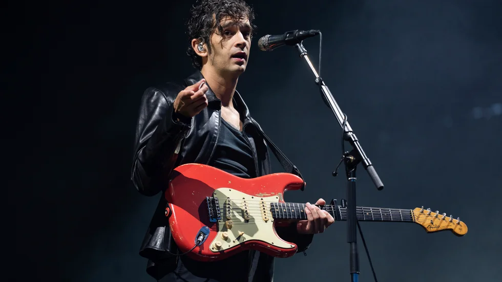 Matthew Healy, frontman i The 1975, kommer till Sverige i vår. Arkivbild.