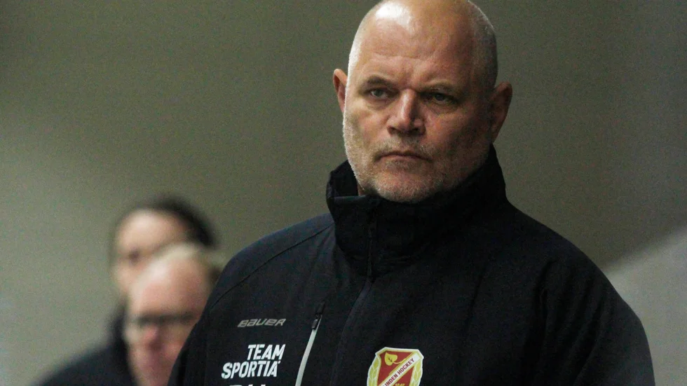 Lindens förra tränare Pär Hellenberg anser att klubben måste komma fram till vad den egentligen vill.