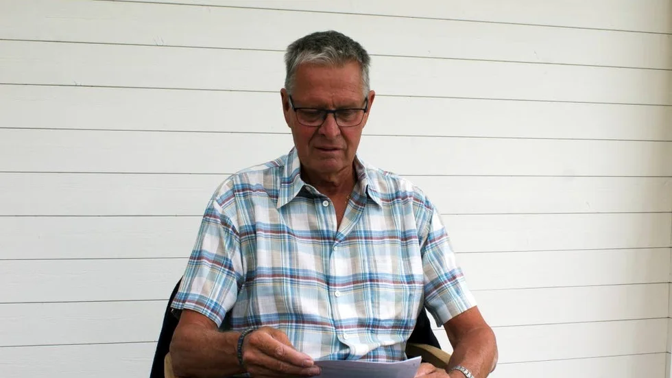 Brev. Anders Gelander, president i Motala Göta Kanal Rotaryklubb, läser brevet klubben skickat till landshövdingen.