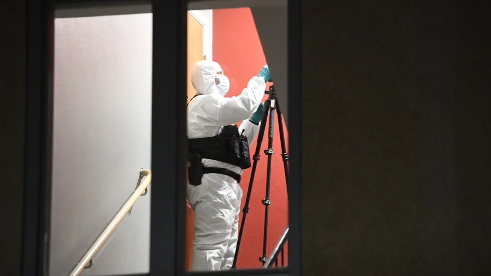 Ingen har gripits efter fredagens skjutning i Västerås där en man i 35-årsåldern hittades död i en lägenhet.