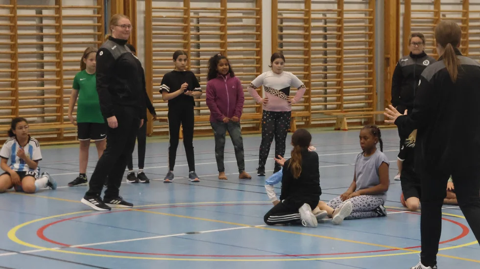 Hultsfreds HF:s ungdomsverksamhet har vuxit från 80 till 170 spelare de senaste tre åren. Nya flicklag har bidragit starkt till utvecklingen.