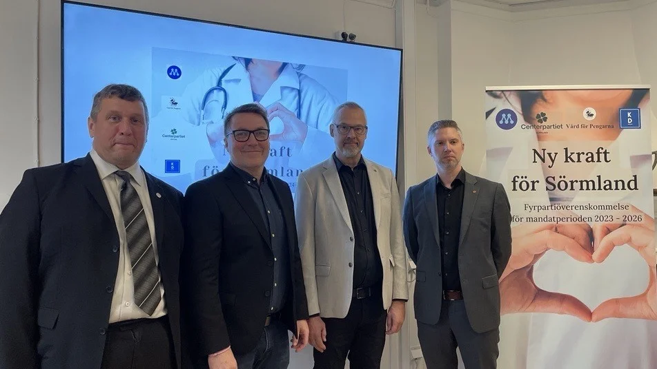 På måndagen presenterade Region Sörmlands minoritetsstyre sin krisbudget för åren 2024 till 2026. Från vänster: Mattias Claesson (C), Lars Lundqvist (KD), Tomas Bodin (VfP) och Christoffer Öqvist (M). 