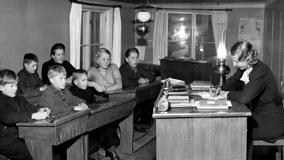 Svensk skolsal 1938. "Jag önskar inte att det skall vara som under min tid på skolan, men någon ordning måste det ändå vara", skrivre Rune Jönsson.       