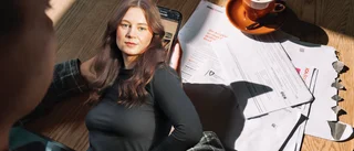 Jag väntar på att ni som läser mina krönikor ska avslöja mig