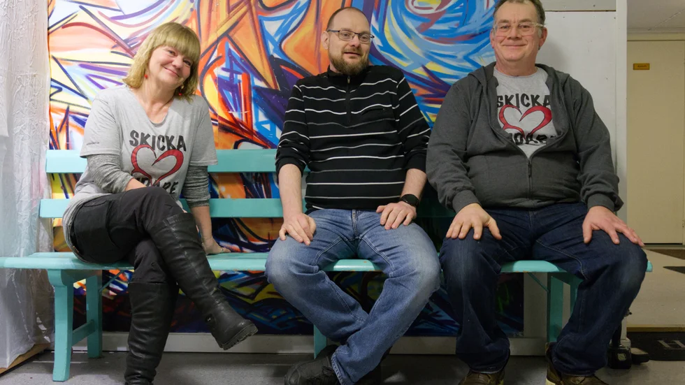 Helena Olesen, Thorbjörn Lindström och Patrik Olesen i föreningen Skicka vidare som hjälper ekonomiskt utsatta människor.