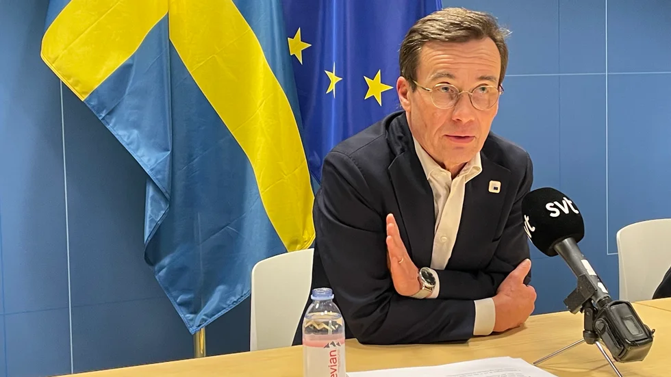 Ulf Kristersson under en pressträff i Bryssel under natten mot fredagen.