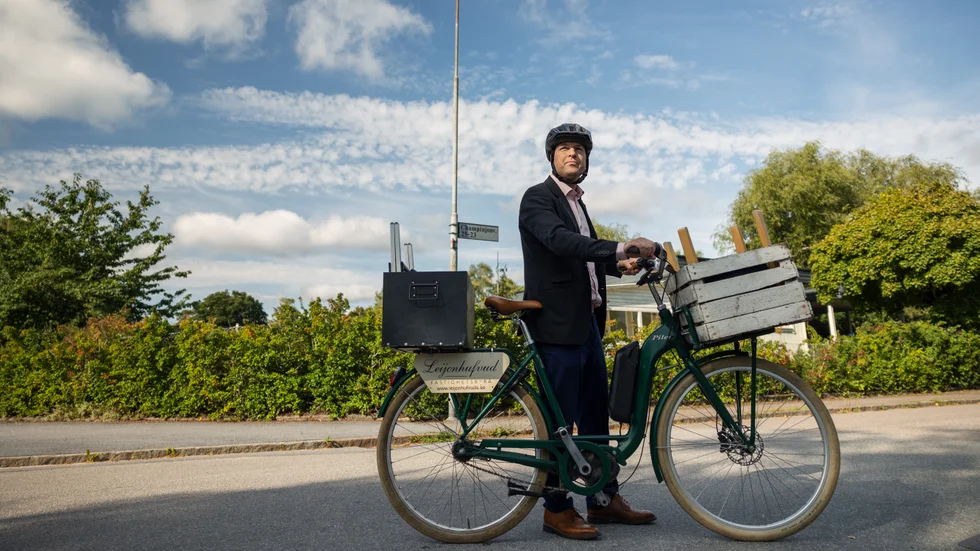 I över åtta år har Johan Leijonhufvud cyklat i jobbet och har snart avverkat 2000 mil på sadeln.
