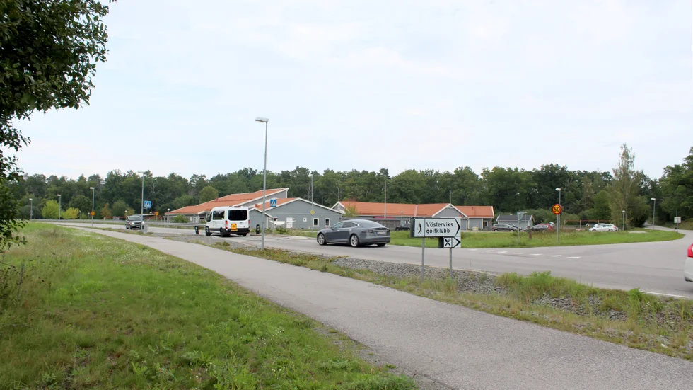 2009 bytte kommunen till sig området där Ekbackens förskola står. I gengäld skulle ett företag få ett antal småhustomter. Det hände aldrig. Nu får kommunen lösa skulden kontant. 