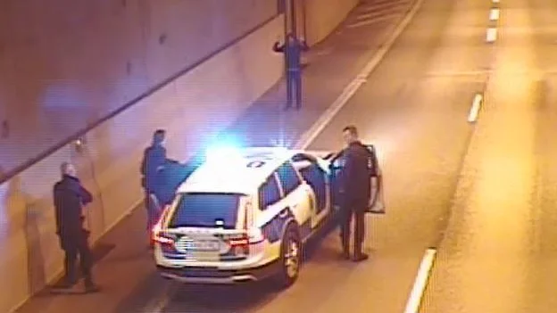 Den åtalade 18-åringen greps efter att ha sprungit runt en stund i tunnelsystemet.