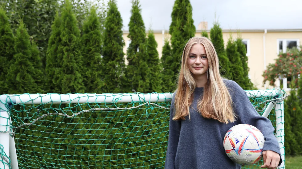 Nellie Johansson är den första av Borens tjejer som födda 2009 som fått göra debut i A-laget. 