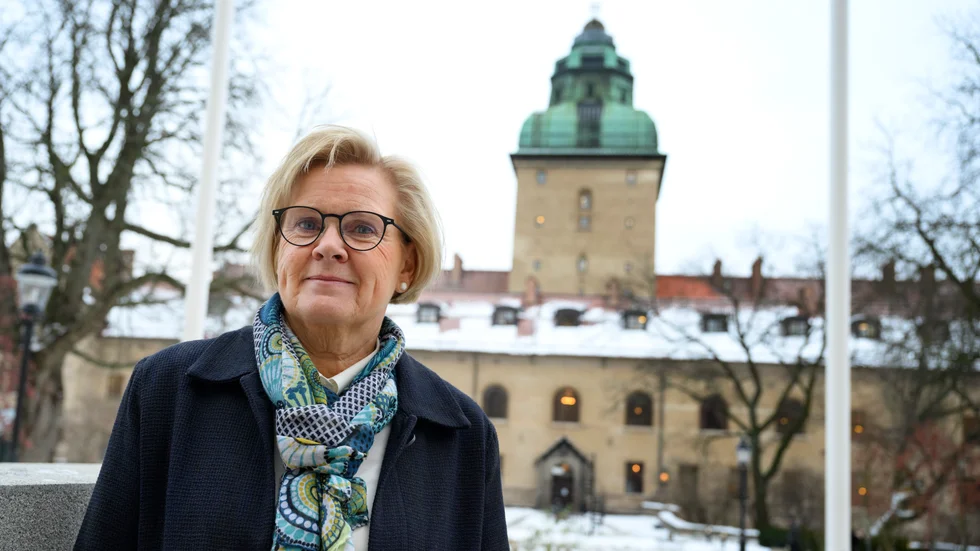 Bekanta kvarter. Rikspolischef Petra Lundh framför polishuset i Stockholm. I bakgrunden Stockholms tingsrätt där hon tjänstgjort både som tingsnotarie och chefsrådman.