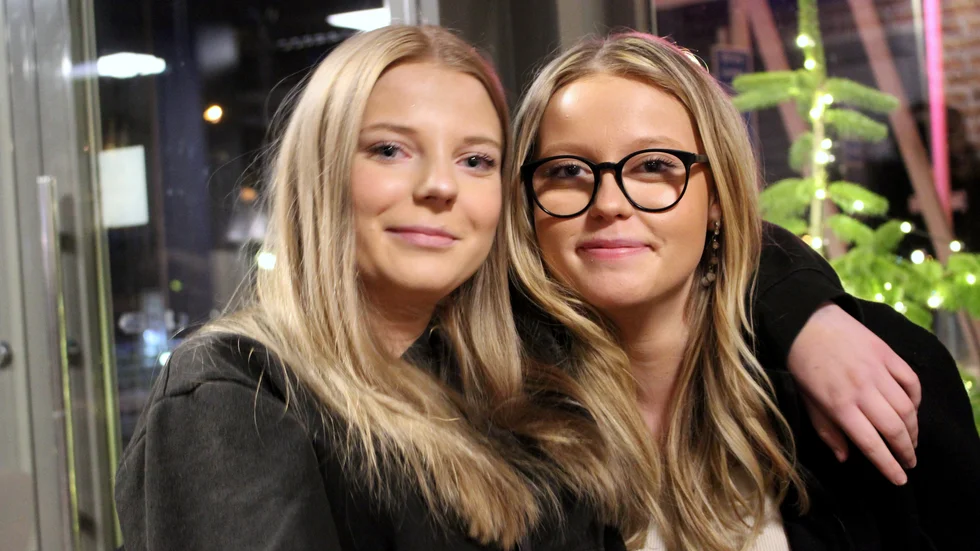 Nellie och Agnes från Alphaskolan.